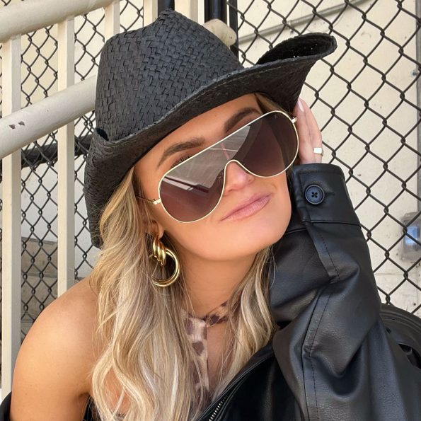 03-2024-shannon___leigh-tarzana-brushed-gold-brown-gradient-polarized-sunglasses_53