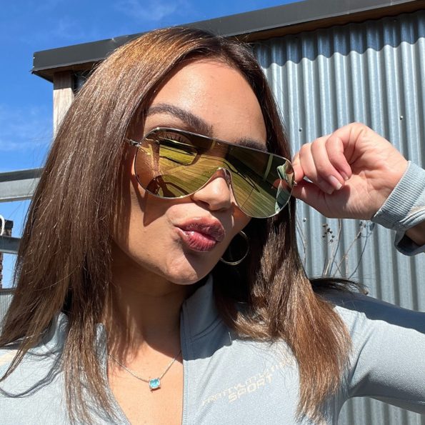 03-2024-thealexaofficial-tarzana-gold-gold-mirror-polarized-sunglasses_resized