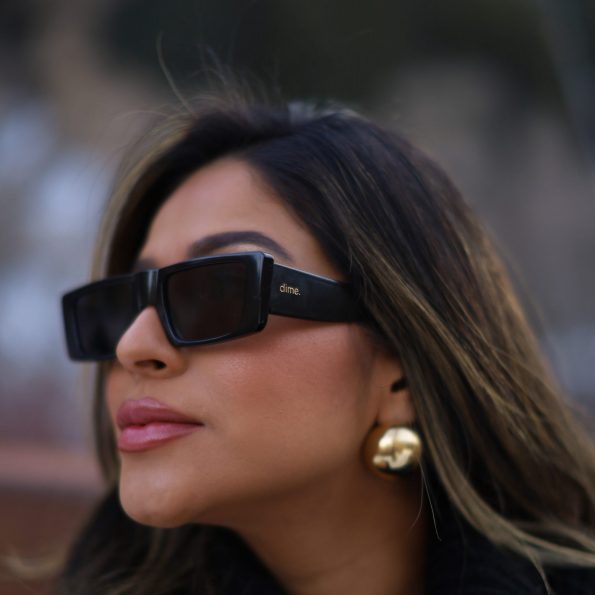 12-2023-ketlenweber-girlsnight-glossyblacksunglasses_resized