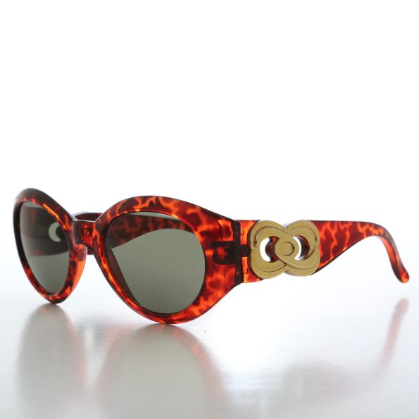 SWANS_08_SUNGLASS_MUSEUM